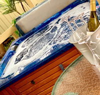 Glenway House Spa Oasis Rockingham - Accommodation Redcliffe