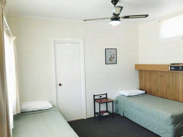 Glossop SA Accommodation Redcliffe