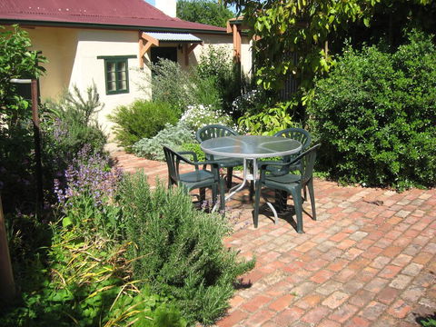 Goat Square Cottages - Accommodation Redcliffe 3