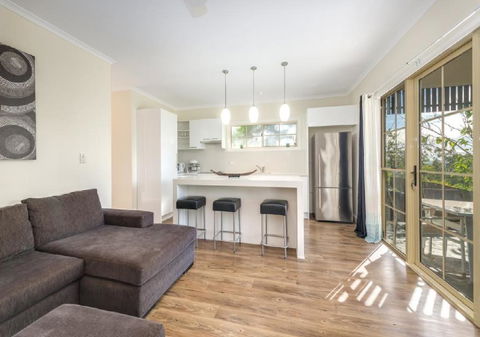 Gold Coast Stunning Home And Unit Close To Theme Parks - Accommodation Redcliffe 3