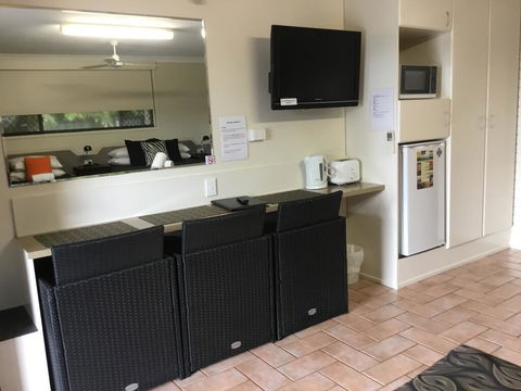 Golden Palms Motor Inn - Accommodation Redcliffe 3