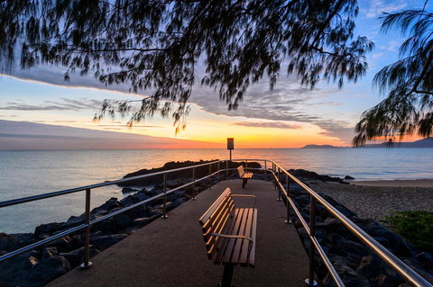 Golden Sands Beachfront Resort - Accommodation Redcliffe 2