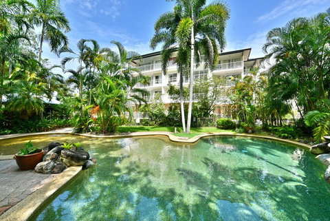 Golden Sands Beachfront Resort - Accommodation Redcliffe 0