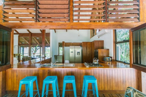 Golden Sunbird - Accommodation Redcliffe 0