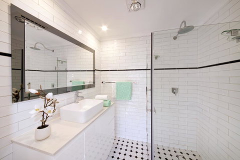 Grand Historical Terrace At The Rocks - Accommodation Redcliffe 3