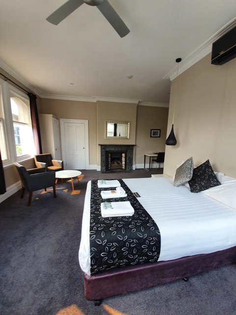 Grand Hotel - Accommodation Redcliffe 0