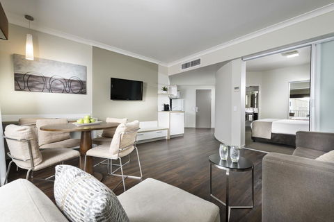 Grand Hotel And Apartments Townsville - Accommodation Redcliffe 3