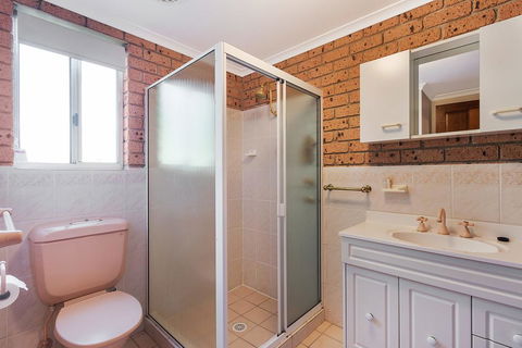 Grand Pacific 2 Unit 2 - Accommodation Redcliffe 3