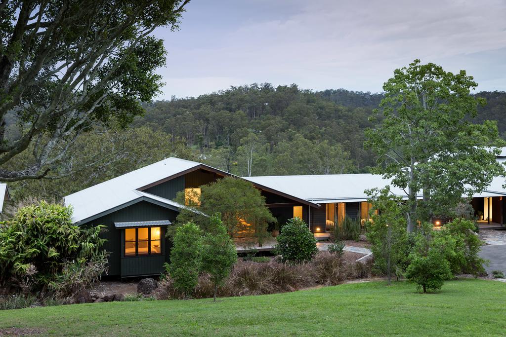 Pullenvale QLD Accommodation Redcliffe