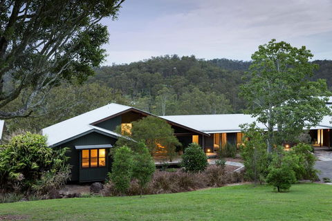 Grandview Retreat - Accommodation Redcliffe 0