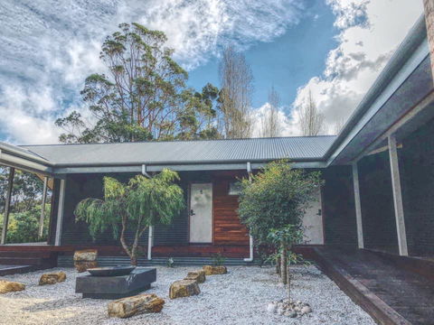 GRAPE JUICE STUDIOs 4km To Town And Surfers Point - Accommodation Redcliffe 0