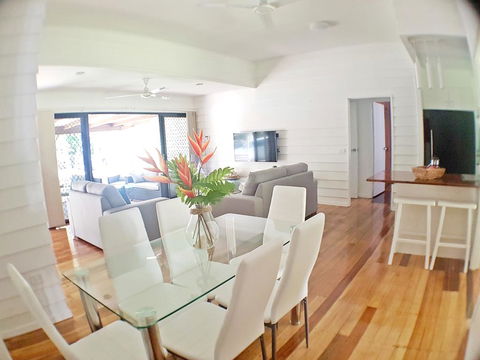Great Northern Beach House - Accommodation Redcliffe 2
