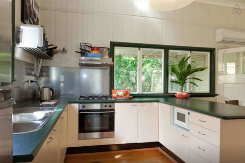 Green Gables - Accommodation Redcliffe 3
