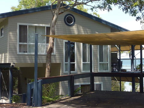 Green Point Lakehouse - Accommodation Redcliffe 3