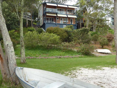 Green Point Lakehouse - Accommodation Redcliffe 0