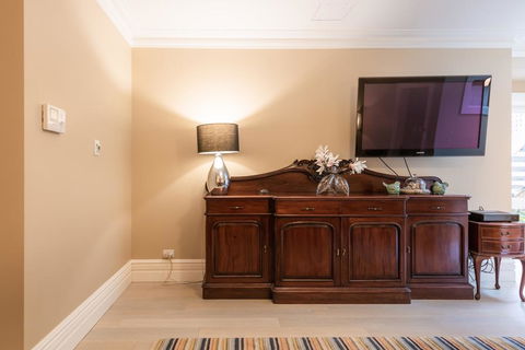 Greenwich Heritage - Accommodation Redcliffe 3