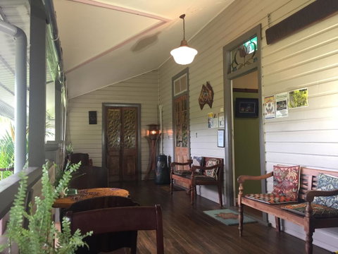 Grey Gum Lodge - Accommodation Redcliffe 2
