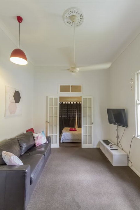 Grimshaw House - Accommodation Redcliffe 1