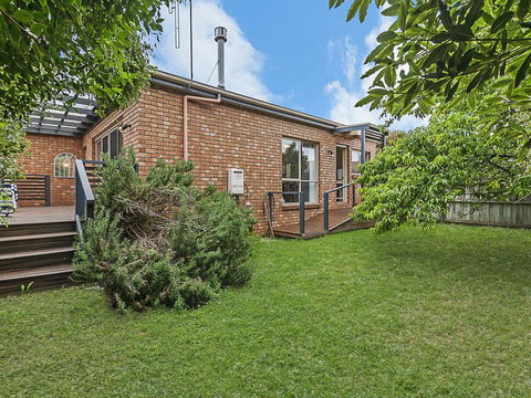 GUILDFORD COTTAGE - Accommodation Redcliffe 3
