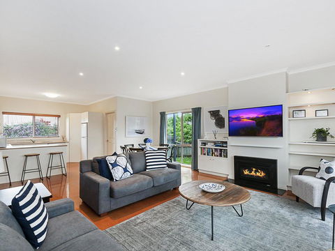 GUILDFORD COTTAGE - Accommodation Redcliffe 2