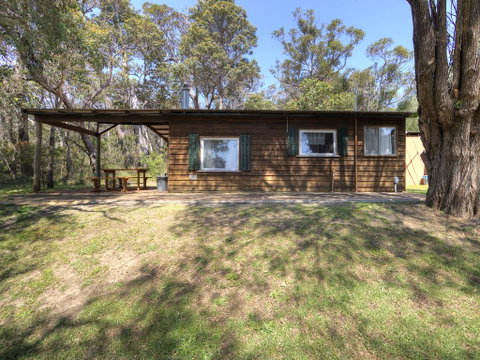 Gum Grove Chalets - Accommodation Redcliffe 2