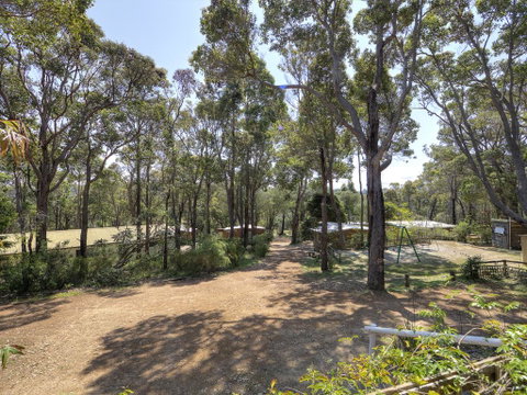 Gum Grove Chalets - Accommodation Redcliffe 1