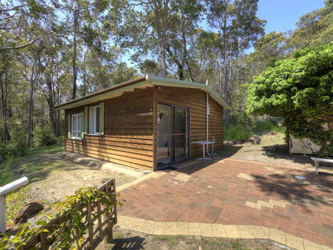 Gum Grove Chalets - Accommodation Redcliffe 0