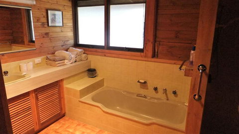 Gunyah Valley Retreat - Accommodation Redcliffe 2