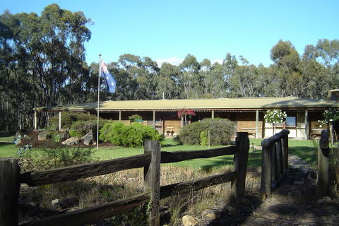 Gunyah Valley Retreat - Accommodation Redcliffe 0