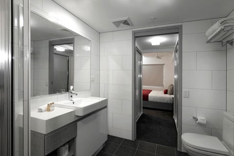 H On Mitchell Apartment Hotel - Accommodation Redcliffe 2