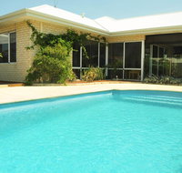 Halls Head Holiday Home - Accommodation Redcliffe
