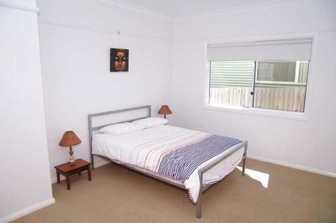 Hampstead, 32 Main Street - Accommodation Redcliffe 2
