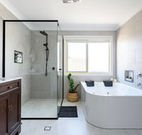 Hamptons Waterfront Getaway - Accommodation Redcliffe
