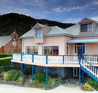 Hanlon House - Accommodation Redcliffe