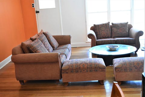 Happy Cozy House For Holidays, Beach, BBQ, Pet Friendly 35kms From CBD In Country Life Style !!! - Accommodation Redcliffe 3