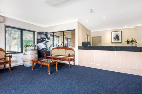 Hawkesbury Race Club Motel - Accommodation Redcliffe 3