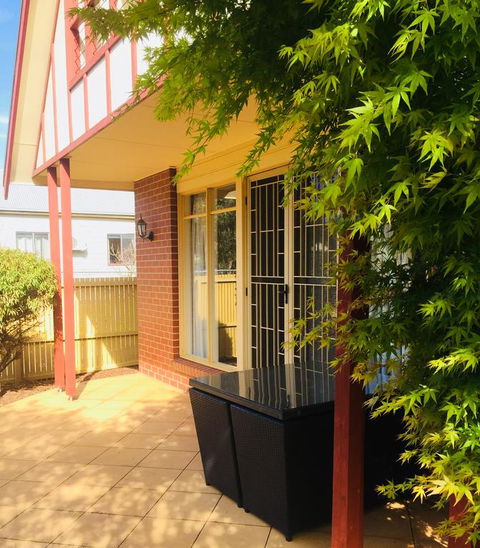 Heart Of Geelong Entire Townhouse Sleeps 8 - Accommodation Redcliffe 3