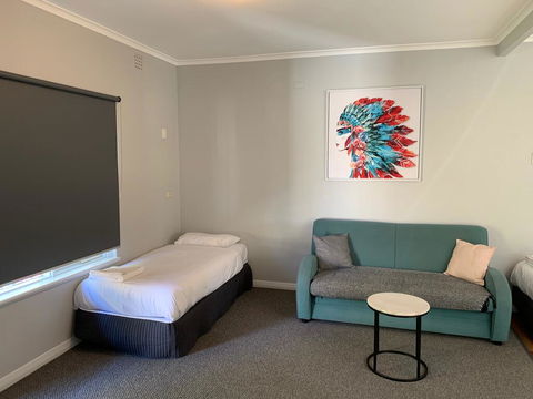 Hello Adelaide Motel And Apartments - Accommodation Redcliffe 2