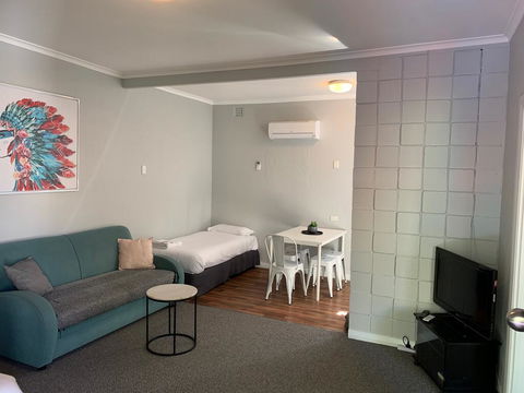 Hello Adelaide Motel And Apartments - Accommodation Redcliffe 3