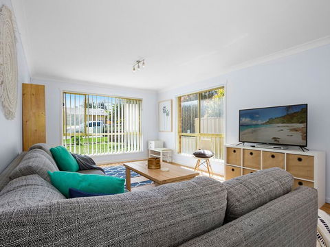 Hello Sunshine - 50m To Beach Access - Accommodation Redcliffe 3