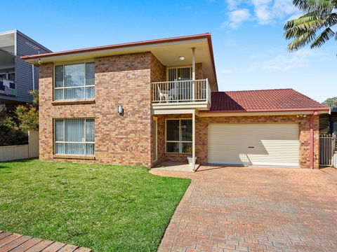 Hello Sunshine - 50m To Beach Access - Accommodation Redcliffe 0