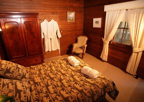 Hermitage Cottage - Accommodation Redcliffe 3