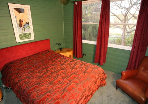 Hermitage Cottage - Accommodation Redcliffe 2