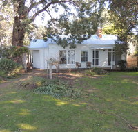 Heronswood Cottage - Accommodation Redcliffe