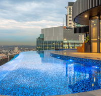 High Life Central with Pool and Car Park - Accommodation Redcliffe