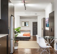 High-End Studio Near Parks Theatres and Dining - Accommodation Redcliffe