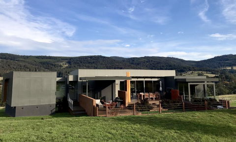 Highland Getaway - Accommodation Redcliffe 1
