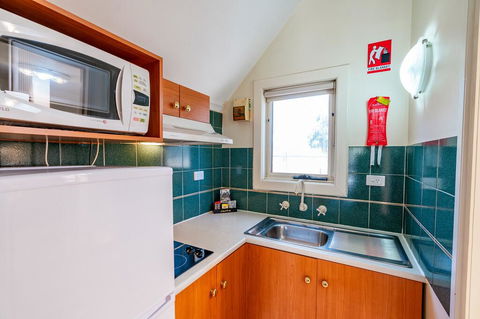 Highway 1 Caravan And Tourist Park - Accommodation Redcliffe 2