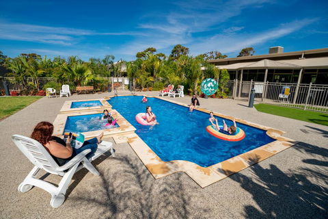 Highway 1 Caravan And Tourist Park - Accommodation Redcliffe 0
