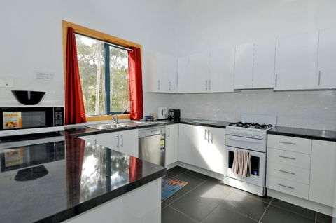 Hill Top Retreat Self Contained Accomodation - Accommodation Redcliffe 0